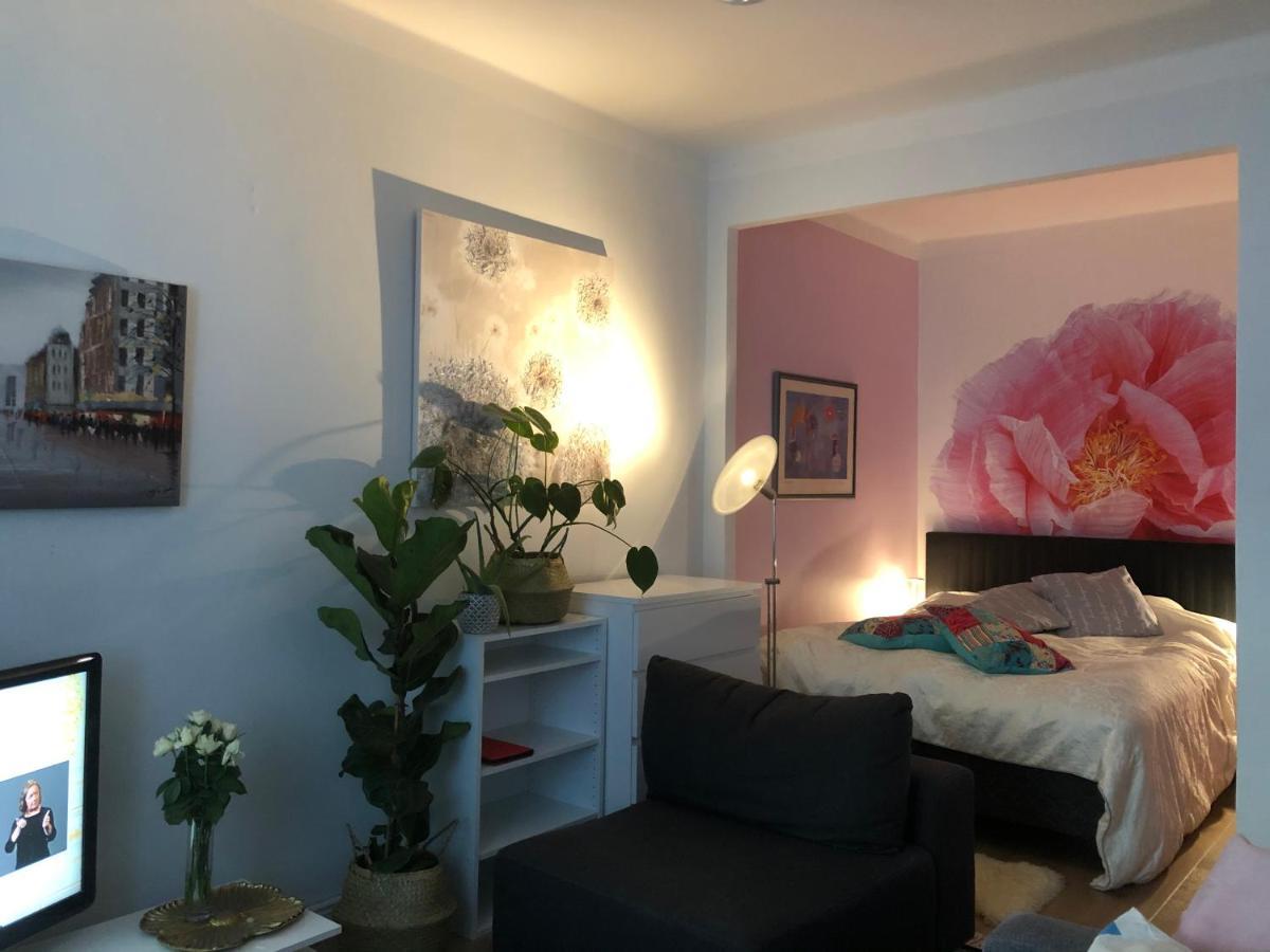 Very Lovely Apartment In City Center ヘルシンキ エクステリア 写真